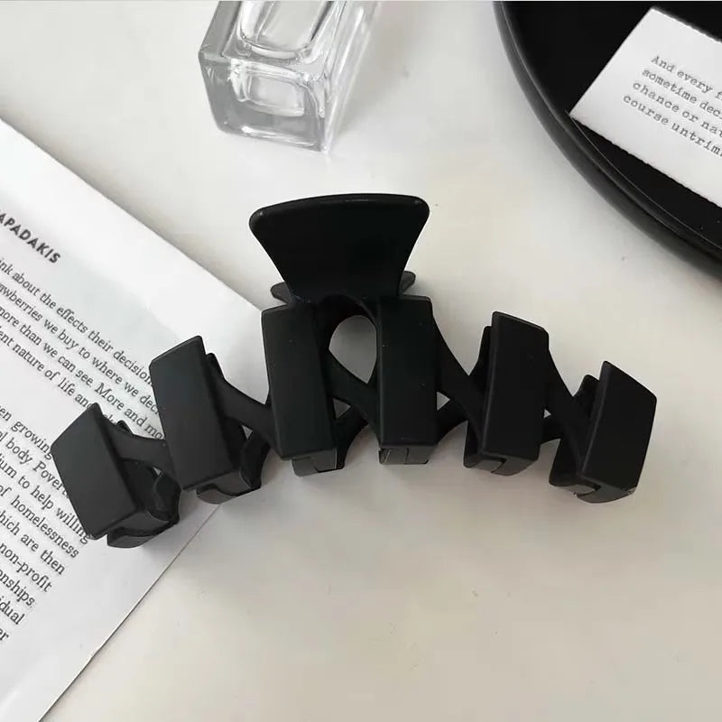 Noir Éclat – The Beauty in Black