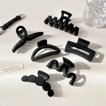 Noir Éclat – The Beauty in Black