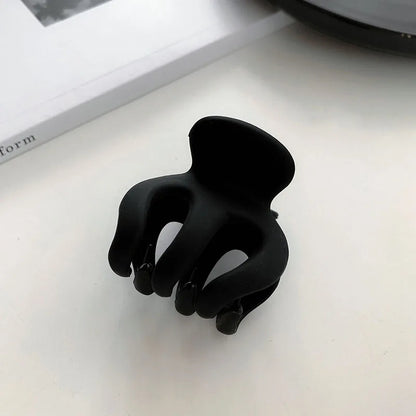 Noir Éclat – The Beauty in Black