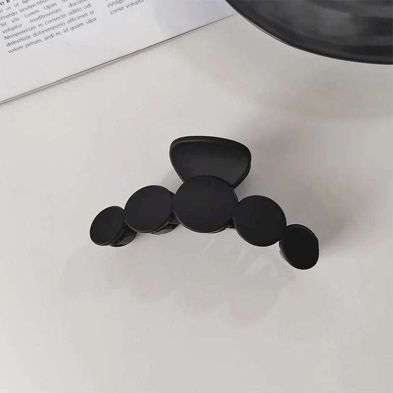 Noir Éclat – The Beauty in Black